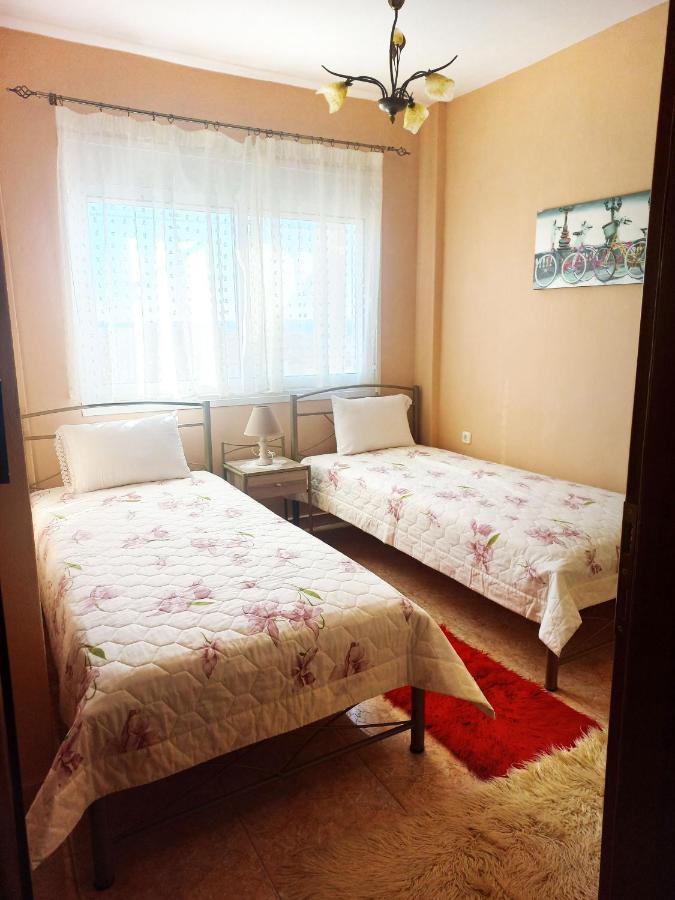 Evis Maisonette With Sea View 弗洛伊塔 外观 照片