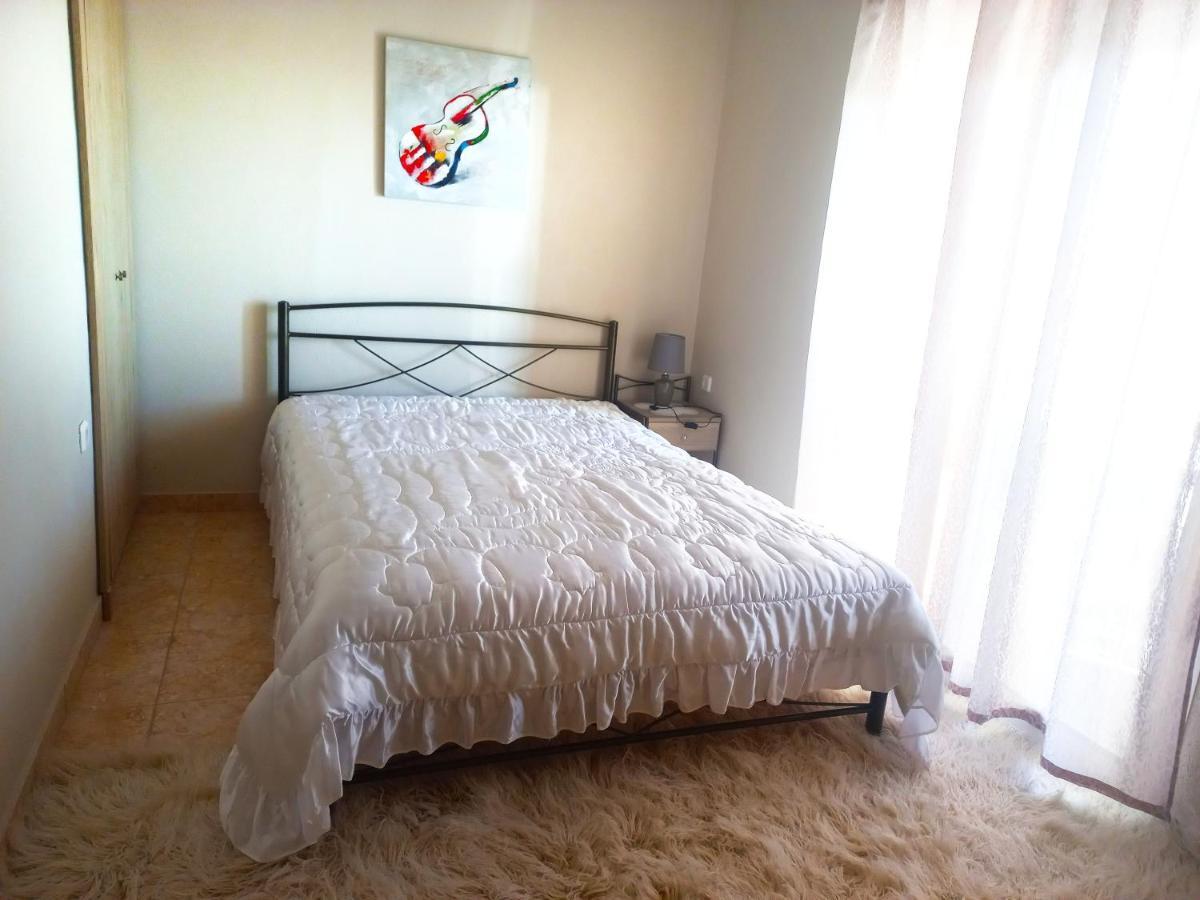 Evis Maisonette With Sea View 弗洛伊塔 外观 照片