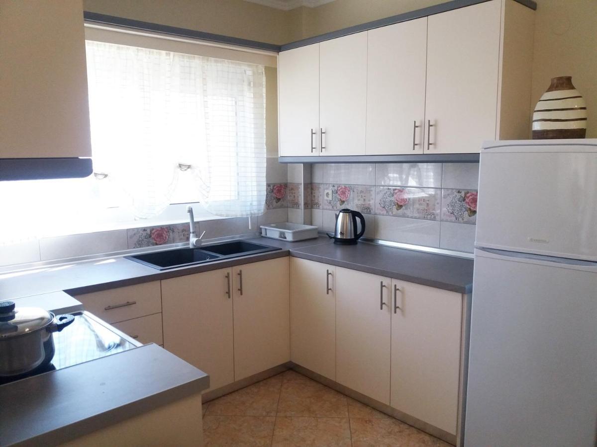 Evis Maisonette With Sea View 弗洛伊塔 外观 照片