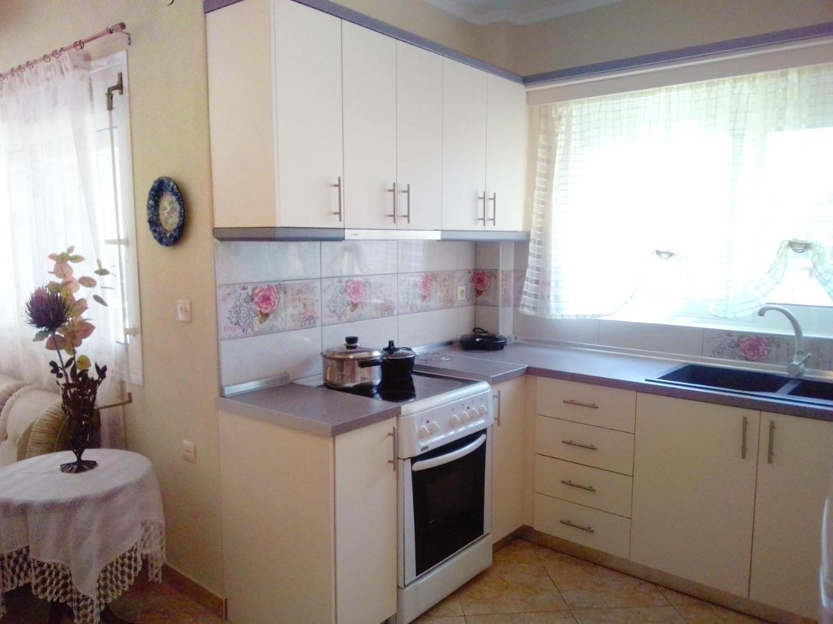 Evis Maisonette With Sea View 弗洛伊塔 外观 照片